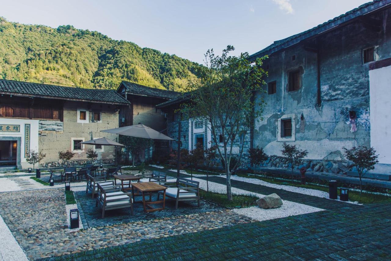 Tsingpu Tulou Retreat Hotel Zhangzhou ภายนอก รูปภาพ